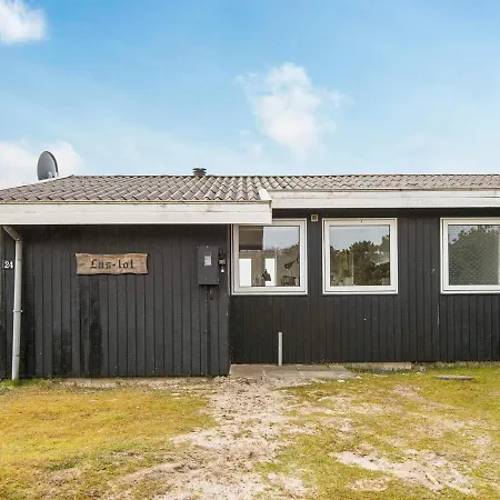 Three-bedroom Holiday In 8 度假居